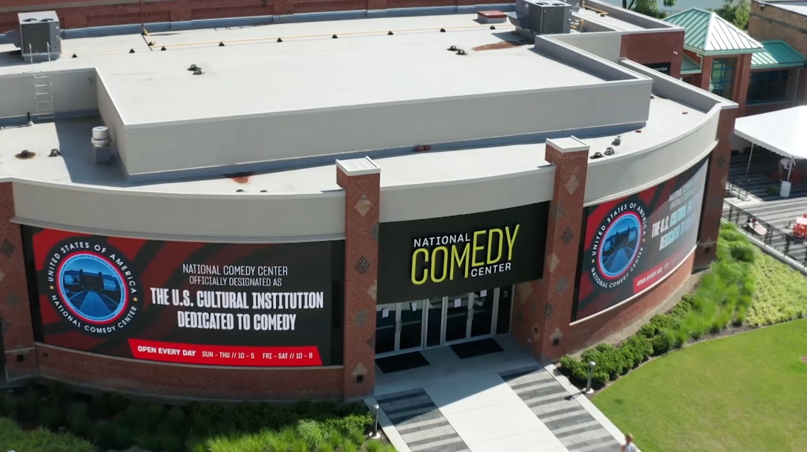 National Comedy Center to Open New Exhibit Honoring Carolines on Broadway