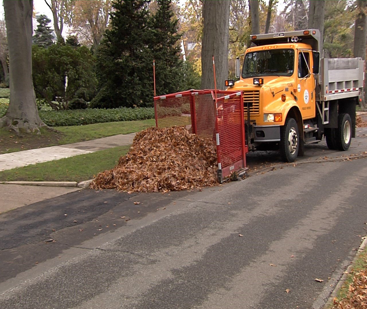 Fall to Winter Transition has Erie Streets Crews Coping with Leaves and Anticipating Snow