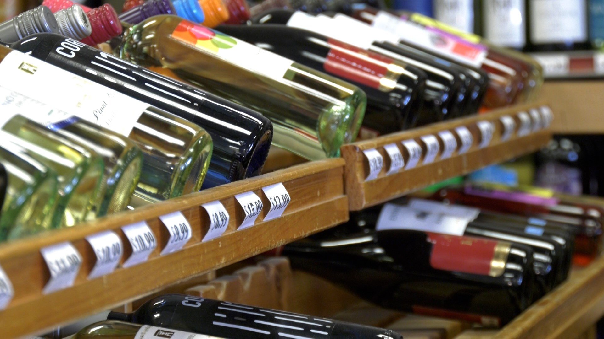 Celebrity Chef Robert Irvine to Sign Bottles at Erie's Fine Wine & Good Spirits