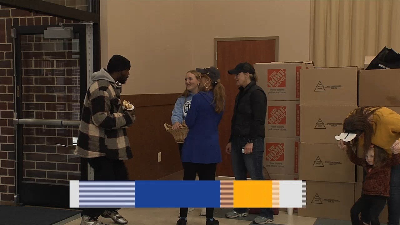 Non-Profits Serves Thanksgiving Meal to Those in Need