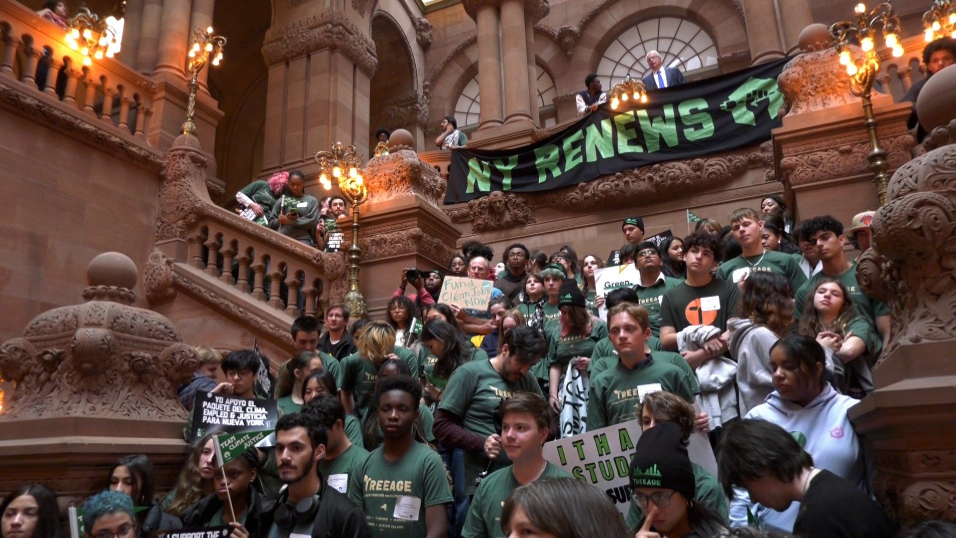 Hundreds rally in Albany for the New York Heat Act