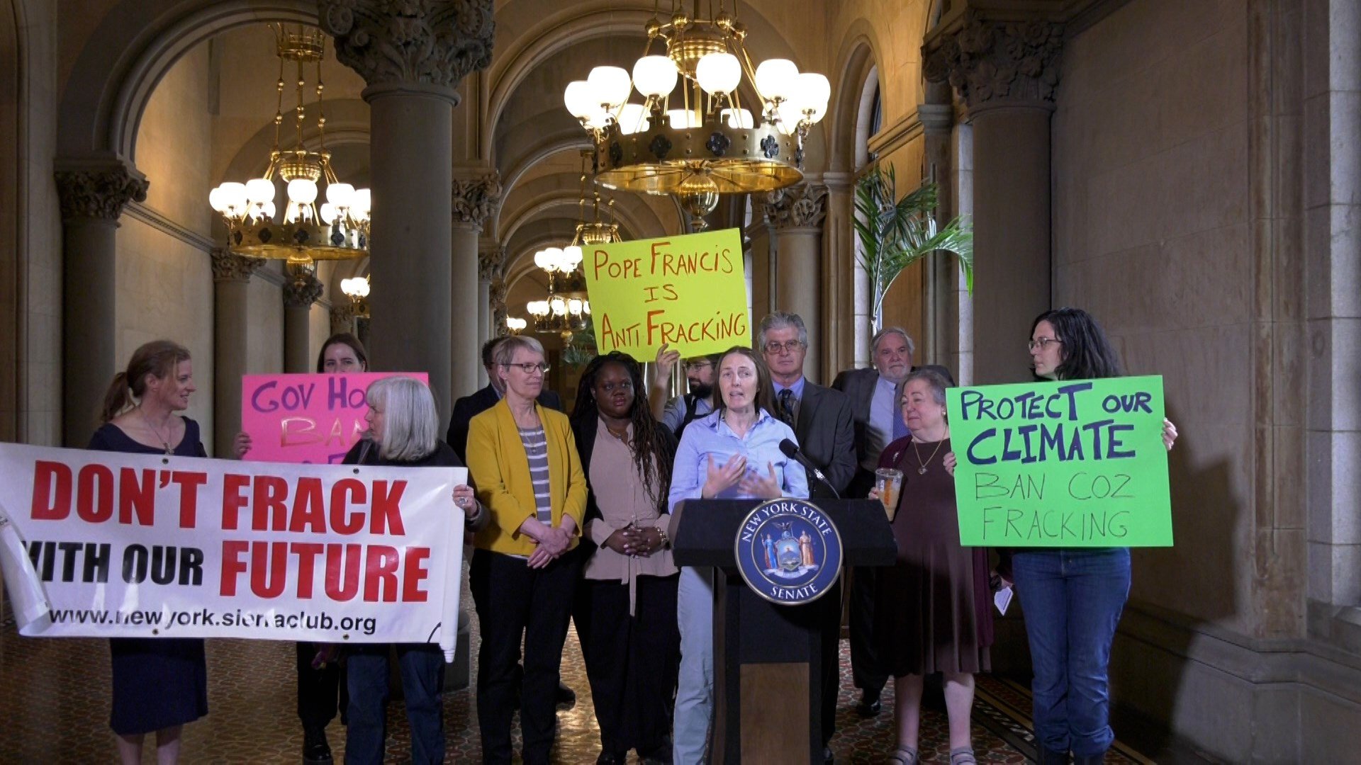 Lawmakers call on the Governor to sign a bill to ban CO2 fracking