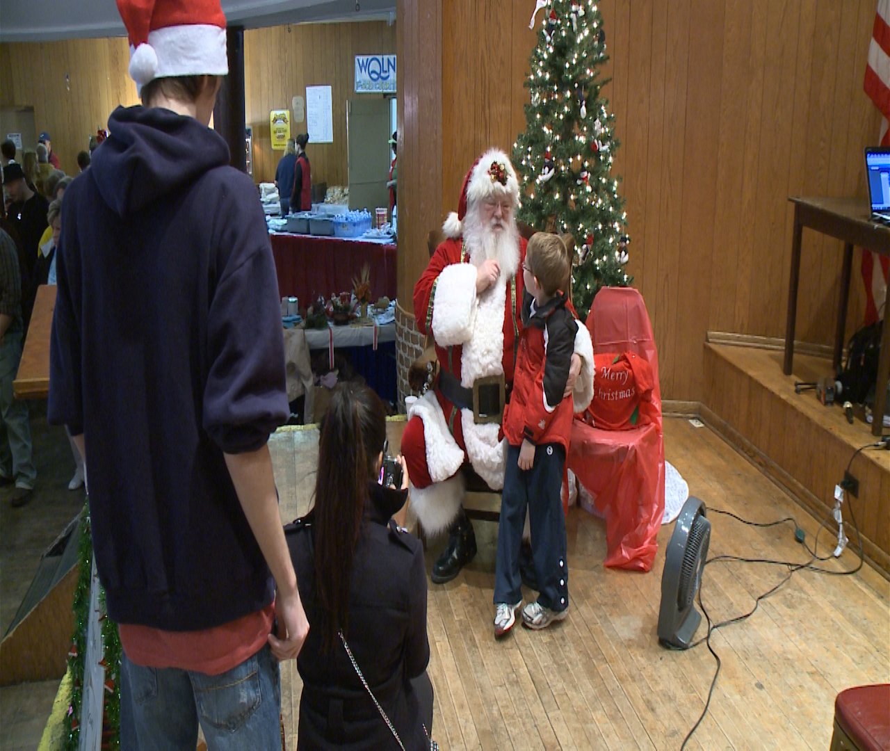 WQLN Holiday Craft Show Supports Local Economy Erie News Now WICU