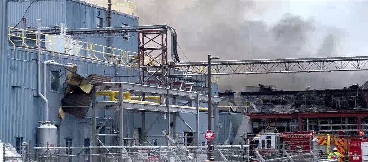 "It Shook My Chest," Recalls Worker Near Devastating Us Steel Plant Blast - qq8j44n